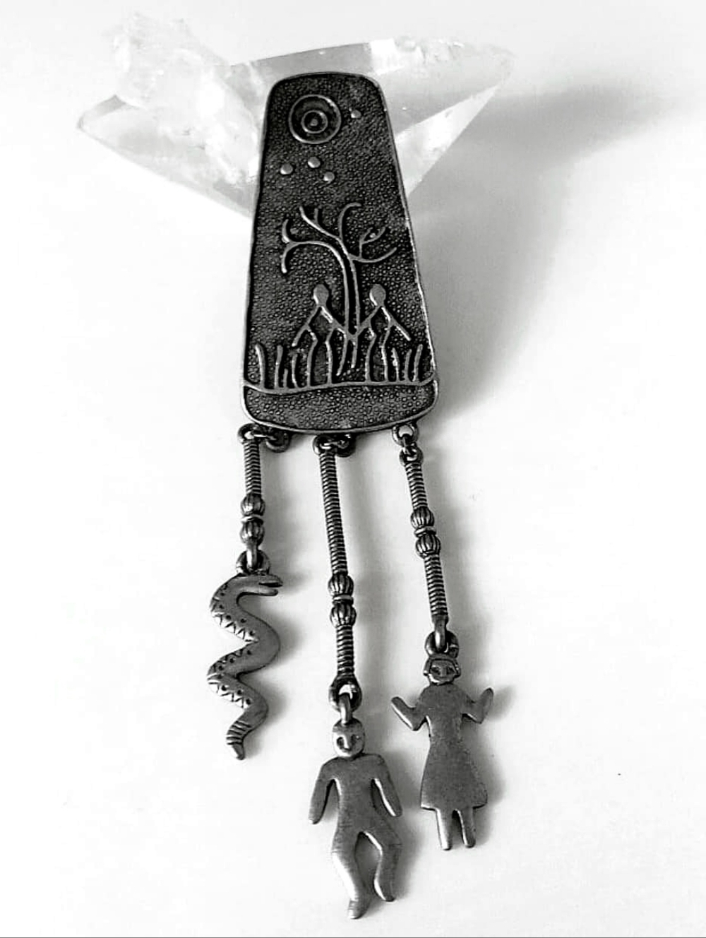 Vintage Story Teller Brooch